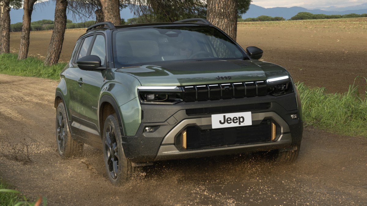 Jeep refreshes the Avenger with a glowing grille and better tech