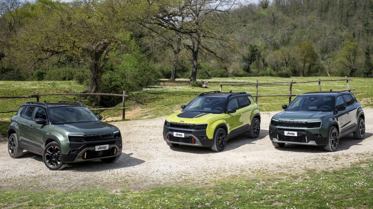 Jeep refreshes the Avenger with a glowing grille and better tech