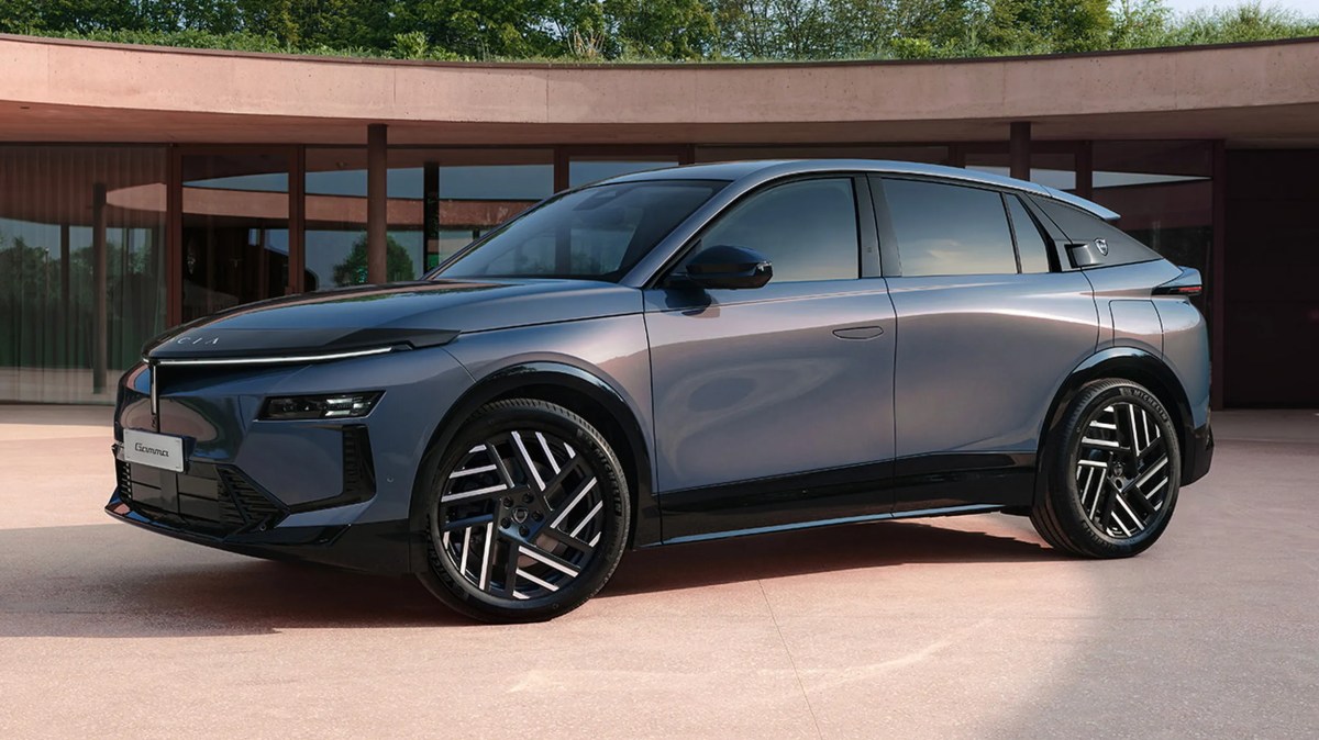 Lancia reinvents the flagship idea with the new Gamma crossover