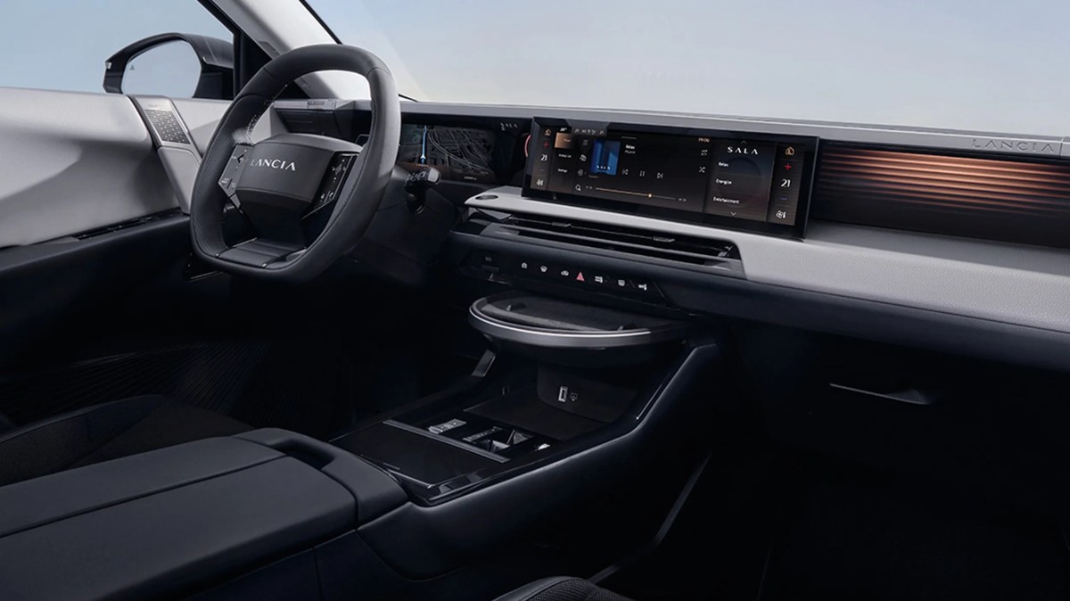Lancia reinvents the flagship idea with the new Gamma crossover