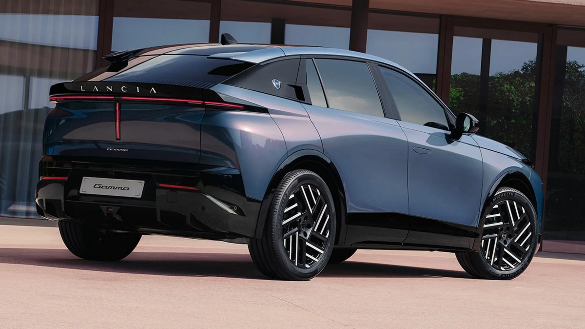Lancia reinvents the flagship idea with the new Gamma crossover
