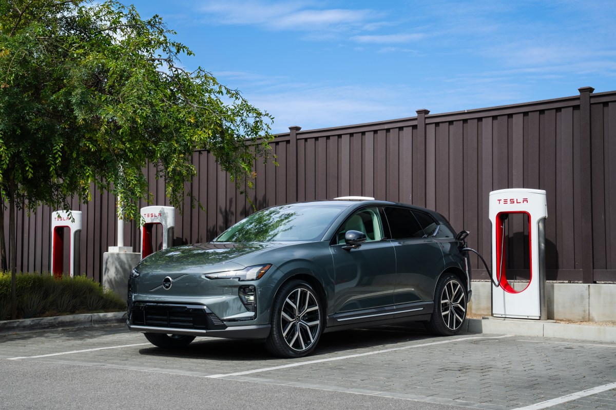 Volvo integrates 20,000 European Tesla Superchargers into native app