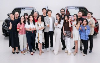 Xiaomi CEO personally delivers first YU7 GT vehicles to buyers