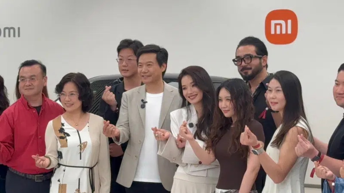 Xiaomi CEO personally delivers first YU7 GT vehicles to buyers in China