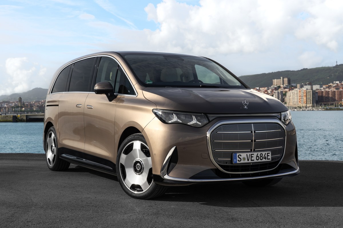 Mercedes-Benz VLE 300 deliveries kick off, VLE 400 is next