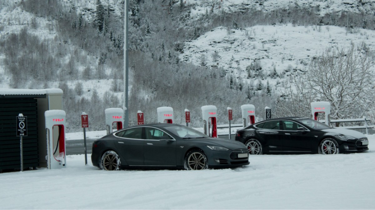 Quebec drivers launch lawsuit against Tesla over ice-cold heat pumps