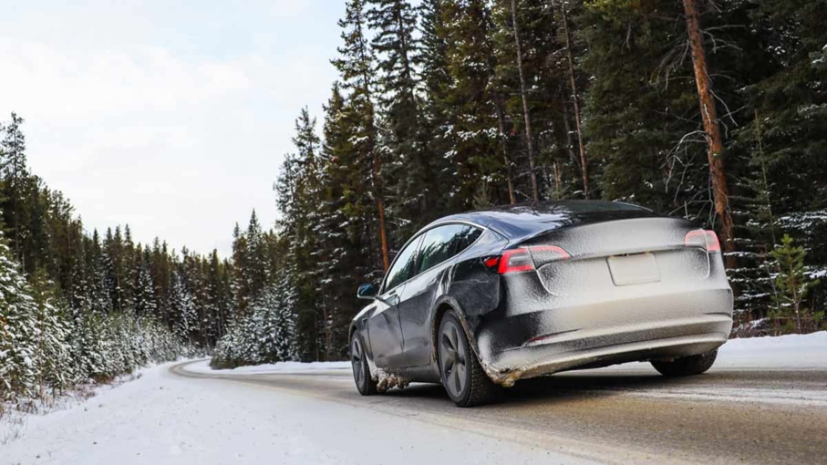 Quebec drivers launch lawsuit against Tesla over ice-cold heat pumps