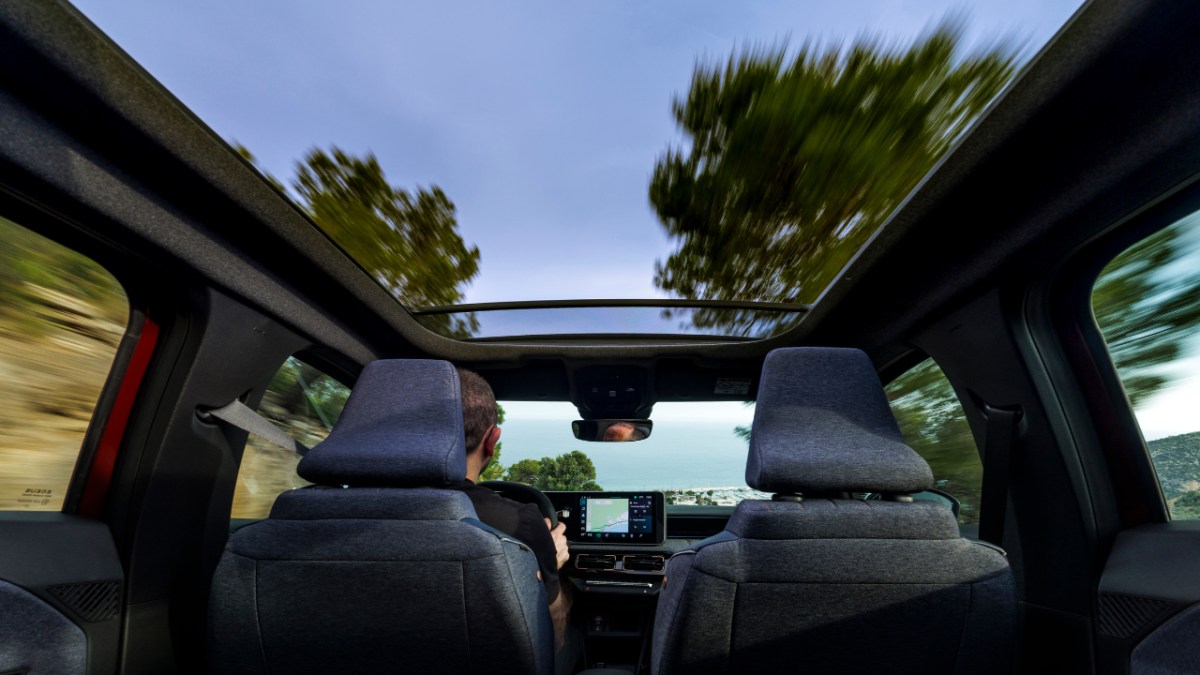 Renault adds a folding fabric roof to the 4 E-Tech electric crossover