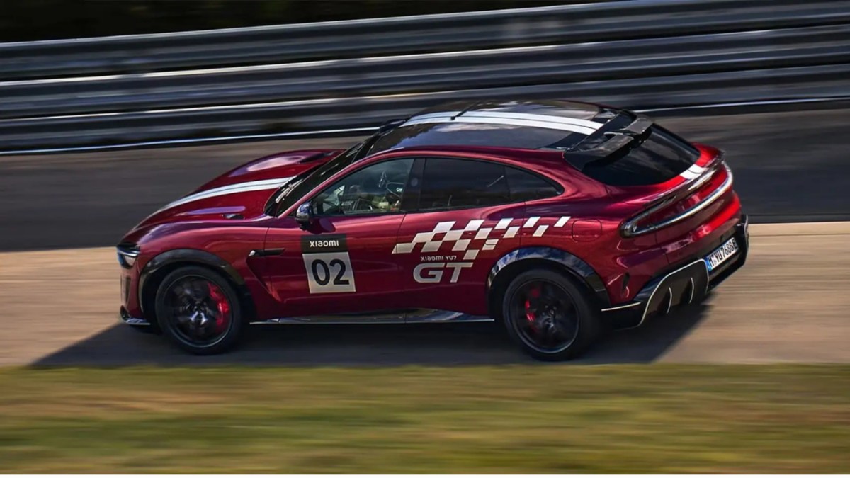 Record-breaking YU7 GT driven by racing driver