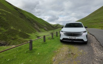 Peugeot E-5008 - a confused SUV or a perfect EV for large families?