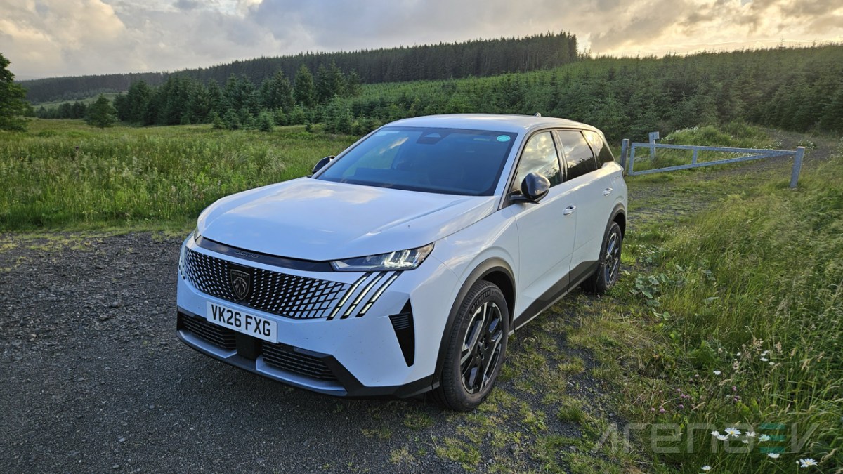 Peugeot E-5008 - a confused SUV or a perfect EV for large families?