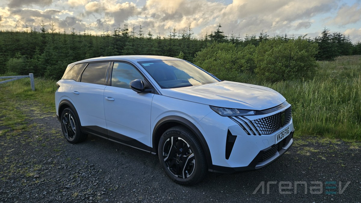 Peugeot E-5008 - a confused SUV or a perfect EV for large families?