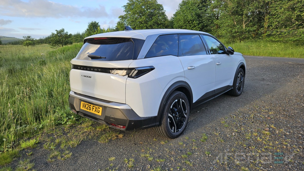 Peugeot E-5008 - a confused SUV or a perfect EV for large families?