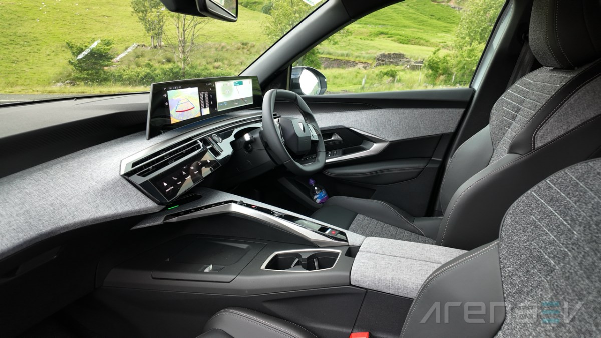 Peugeot E-5008 - a confused SUV or a perfect EV for large families?