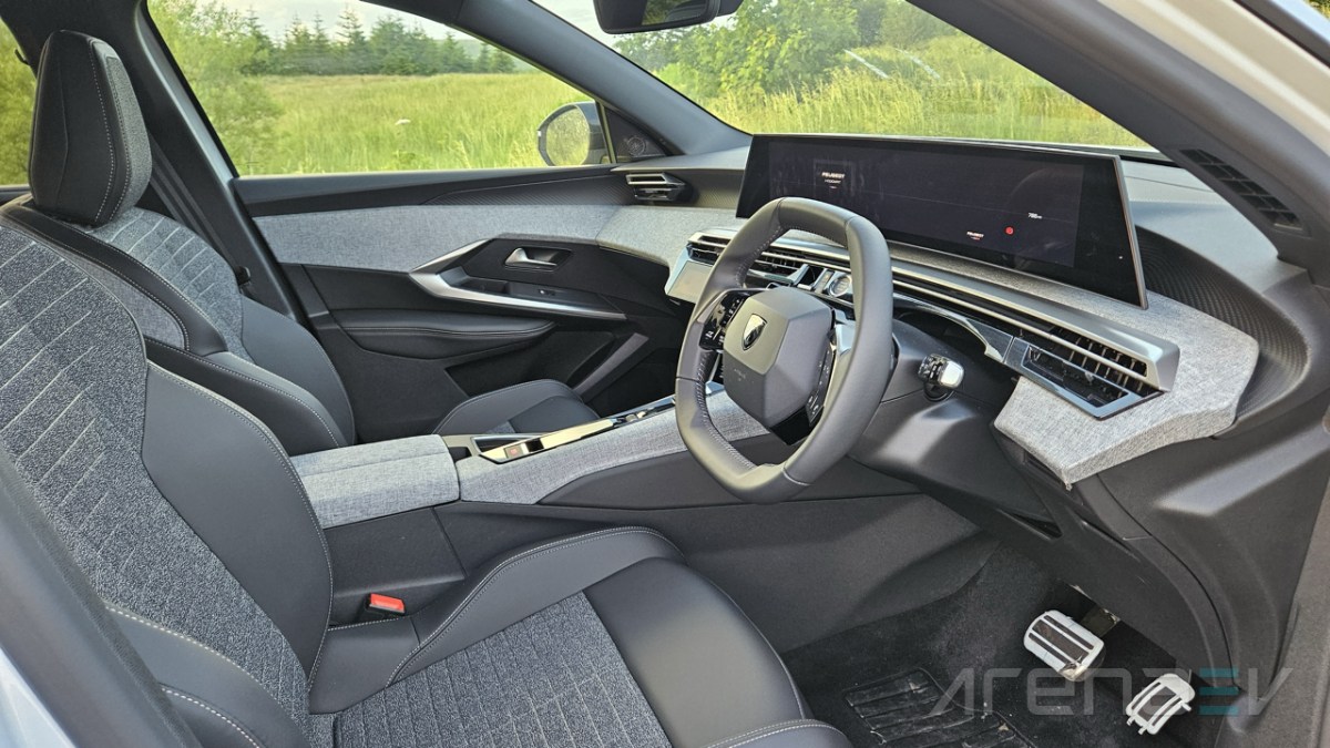 Peugeot E-5008 - a confused SUV or a perfect EV for large families?
