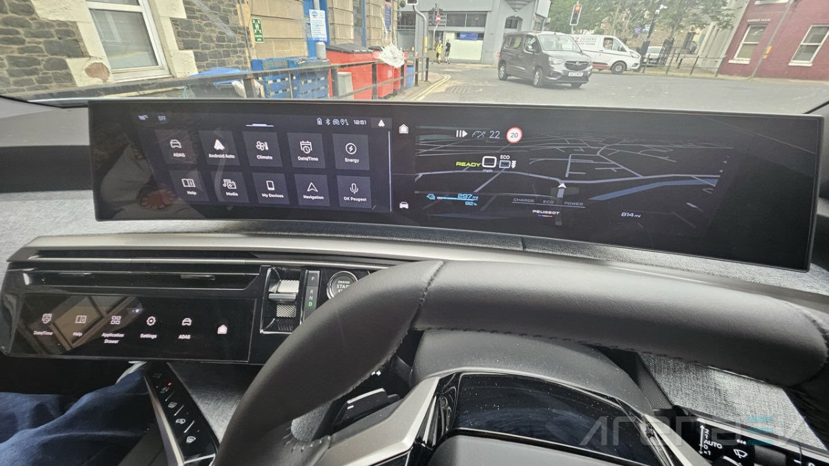 Peugeot E-5008 - a confused SUV or a perfect EV for large families?