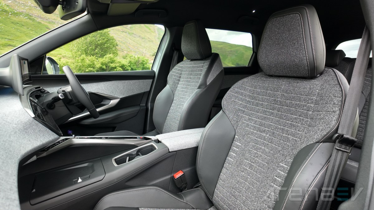 Peugeot E-5008 - a confused SUV or a perfect EV for large families?