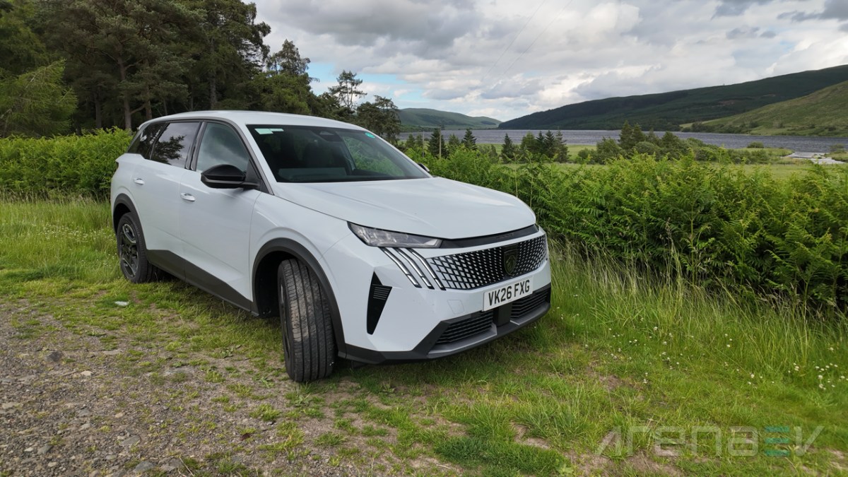Peugeot E-5008 - a confused SUV or a perfect EV for large families?