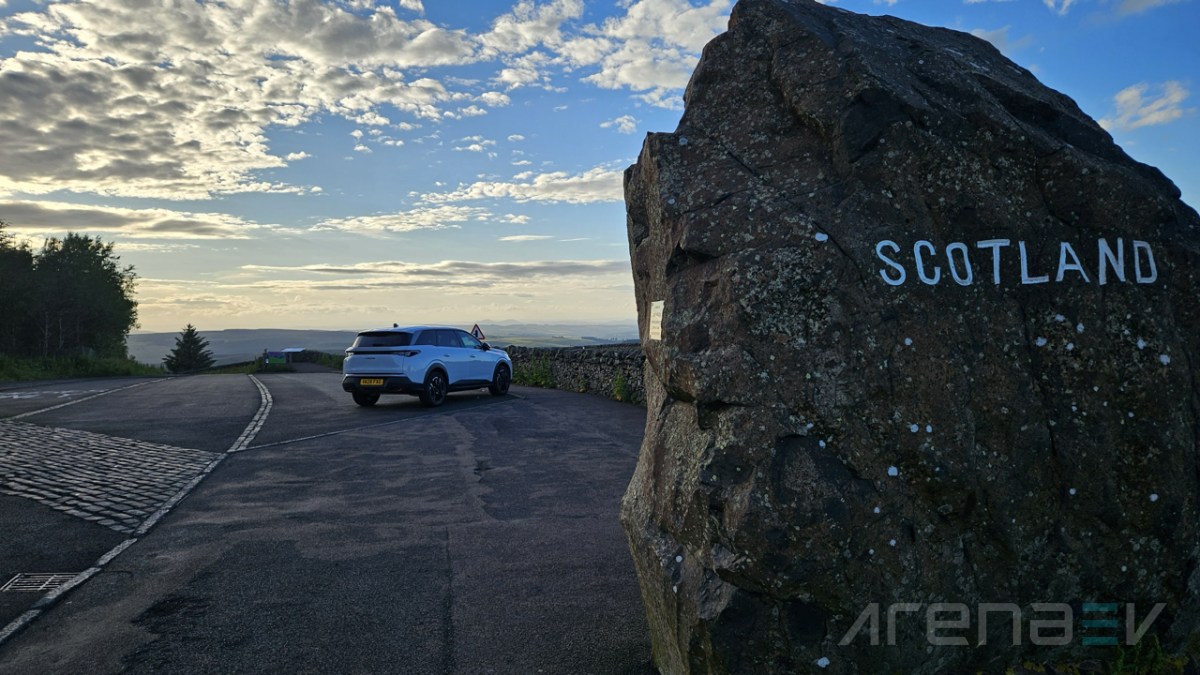 Peugeot E-5008 - a confused SUV or a perfect EV for large families?