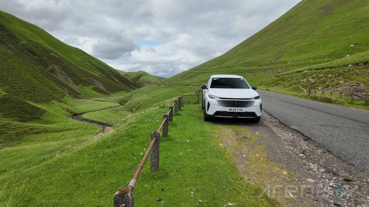 Peugeot E-5008 - a confused SUV or a perfect EV for large families?