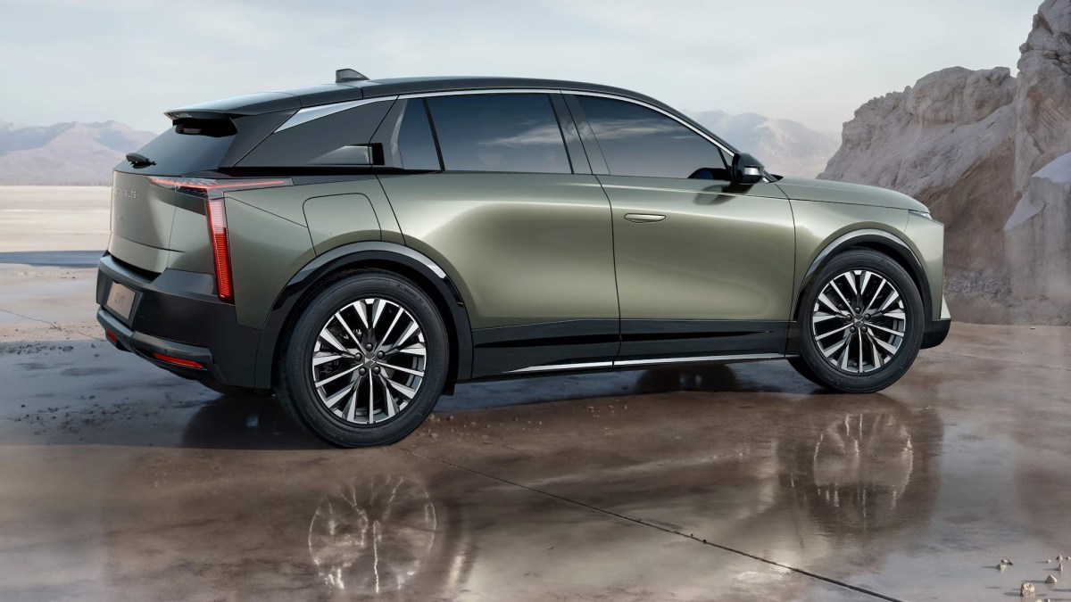 DS N°7 arrives with up to 740 km range, focuses on a luxury driving experience