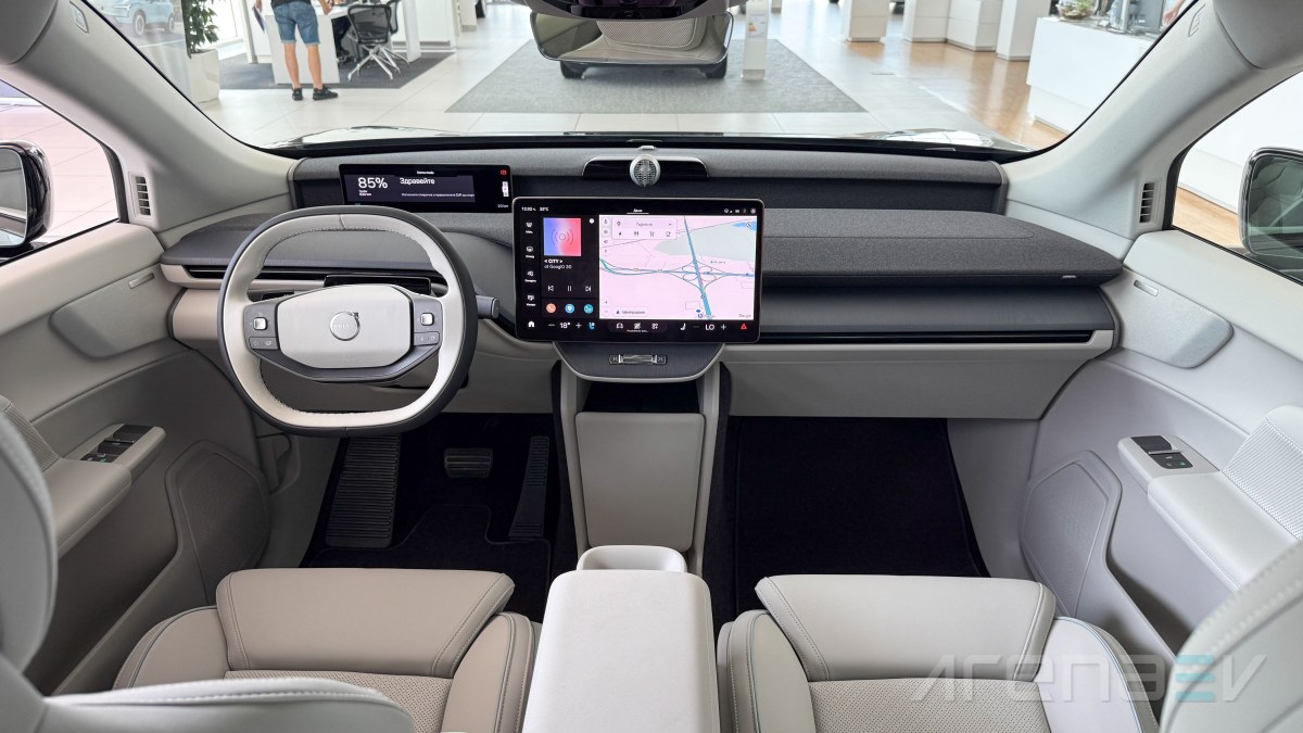Volvo EX60 P10 AWD: interior, design and features review