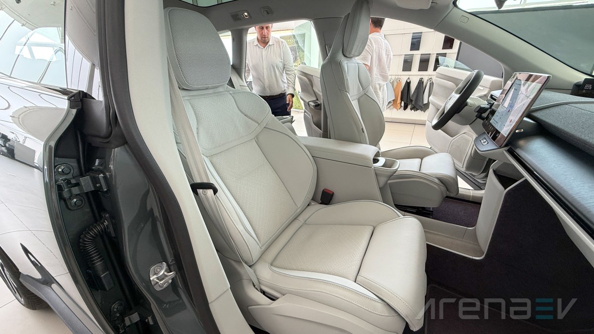 Volvo EX60 P10 AWD: interior, design and features review