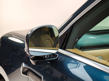 Frameless mirrors