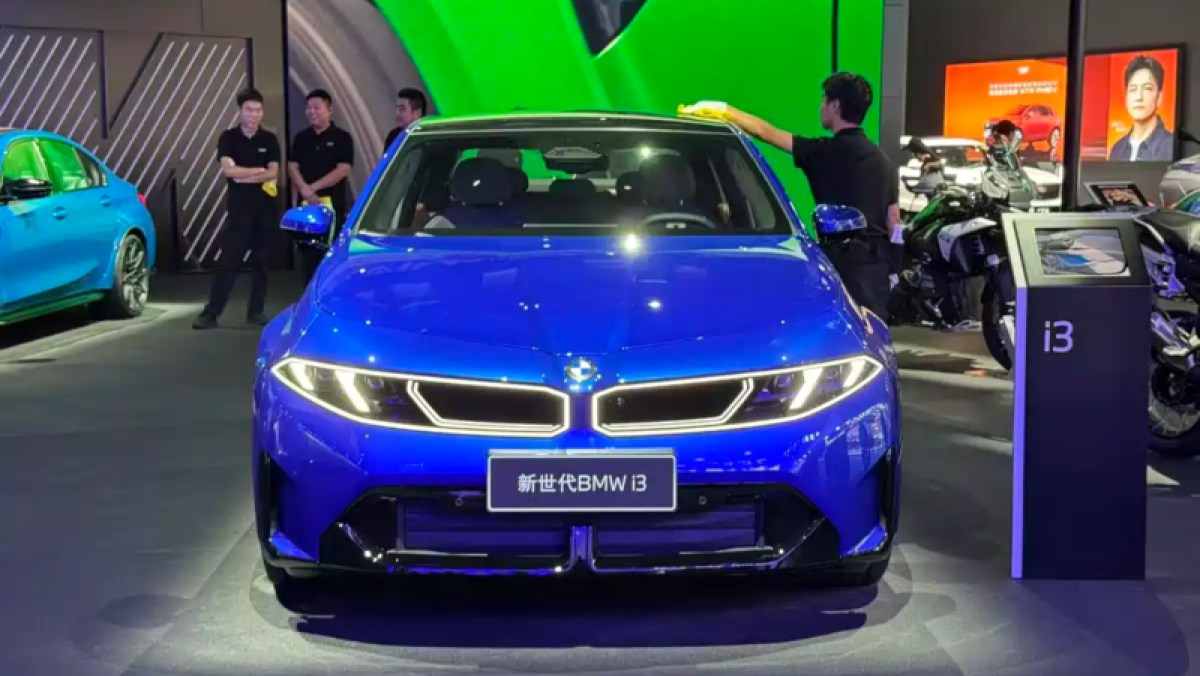 BMW reveals long-wheelbase i3 and iX3 at Chengdu Auto Show