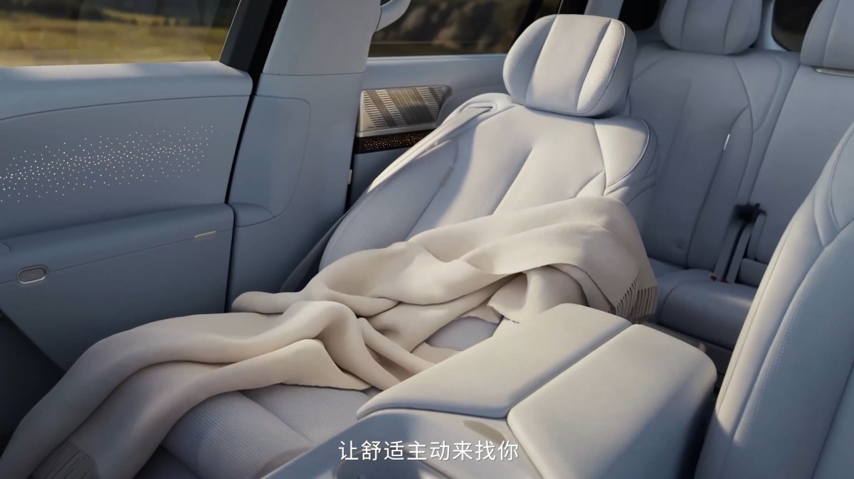He Xiaopeng reveals the new global SUV - XPeng G9L