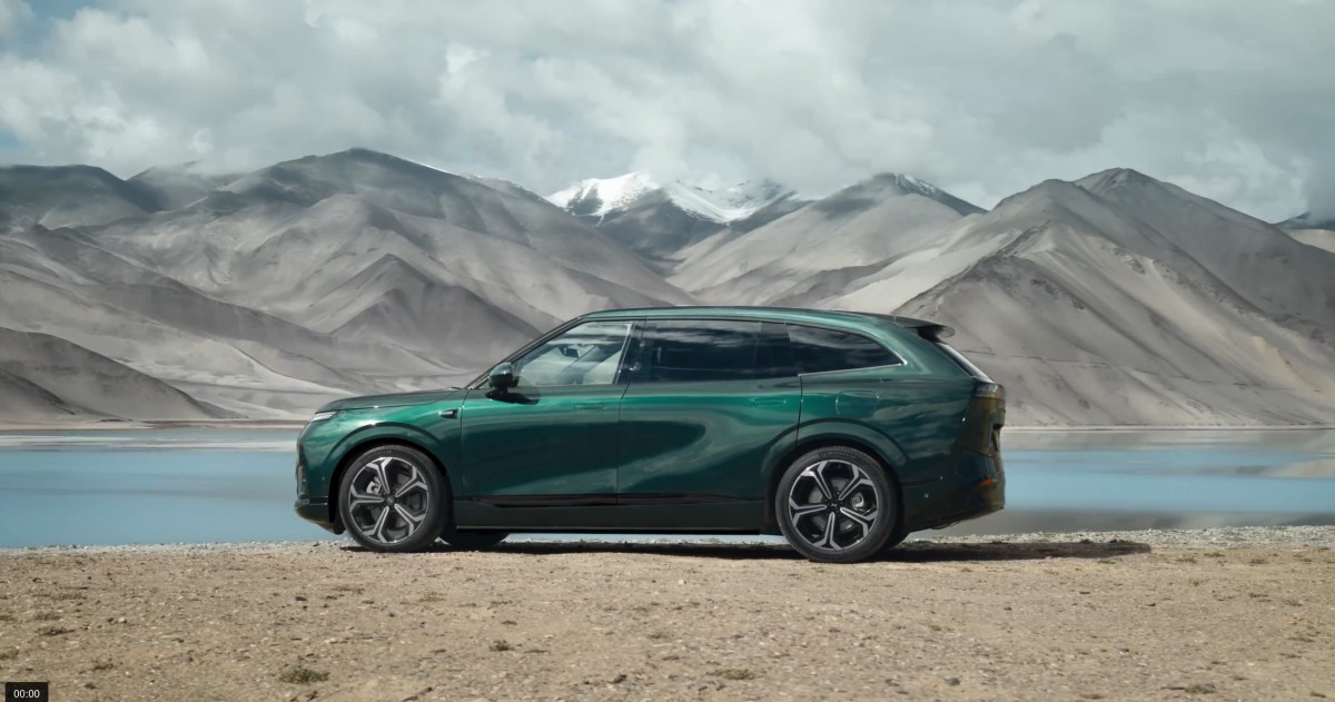 He Xiaopeng reveals the new global SUV - XPeng G9L