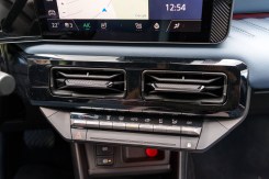 Center console amenities