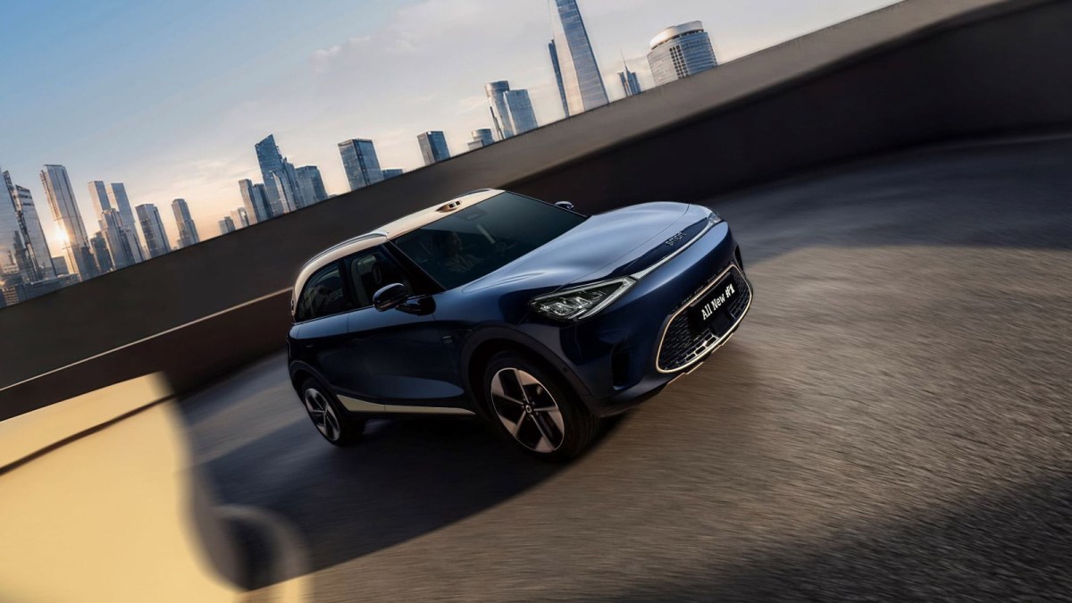 Refreshed Smart #1 rides on 800V and charges in 12 minutes