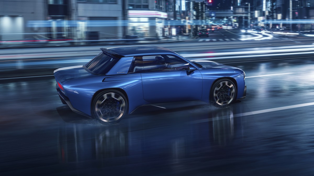 Blue paint, white stripes: Renault 8 Gordini returns as a RWD electric ghost