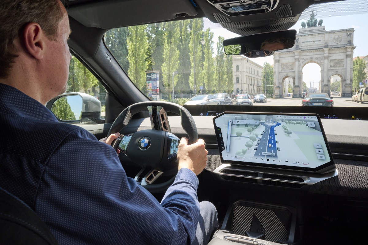 BMW and Mapbox team up for new 3D view that makes driving easier