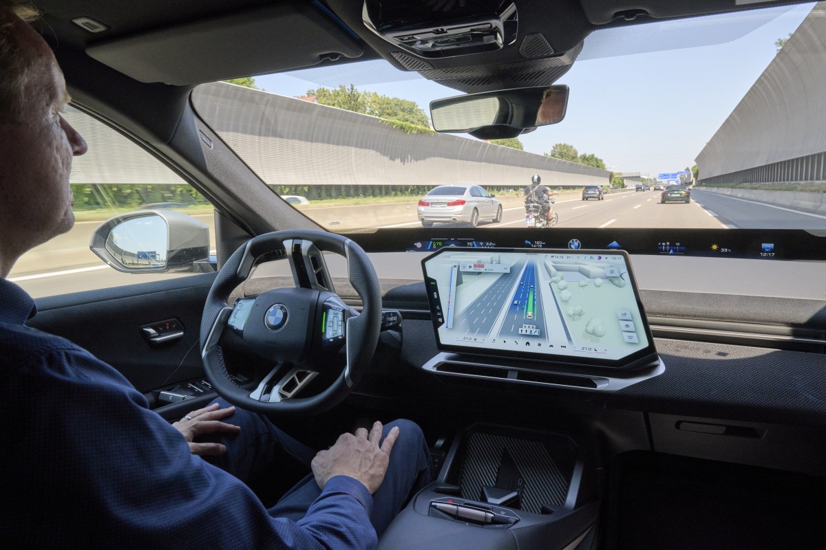 BMW and Mapbox team up for new 3D view that makes driving easier