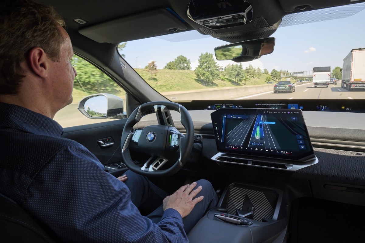 BMW and Mapbox team up for new 3D view that makes driving easier