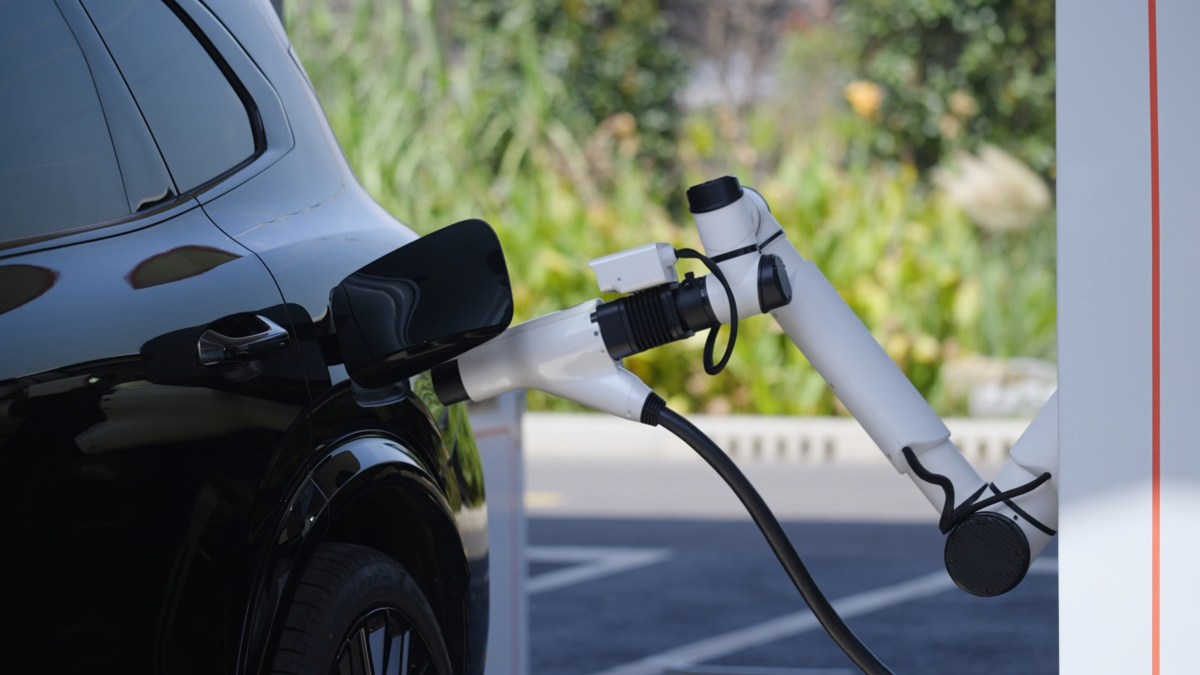Four minutes to charge an EV? Geely says its 2.2 MW is the answer