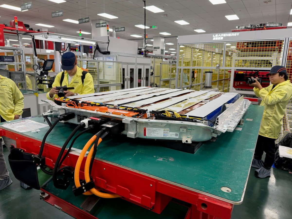 Leapmotor is killing the old lead-acid 12V battery