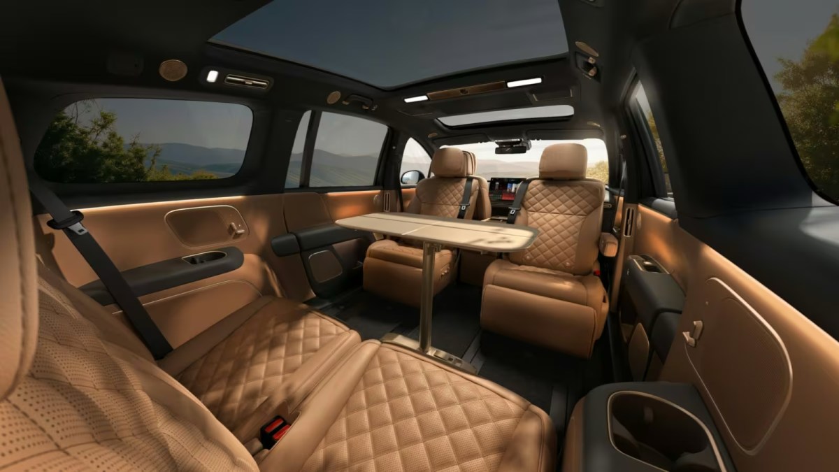 Li Auto i9 is a living room that knows how to sprint