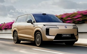 New Denza N8L comes with 130 kWh battery and 960-km range