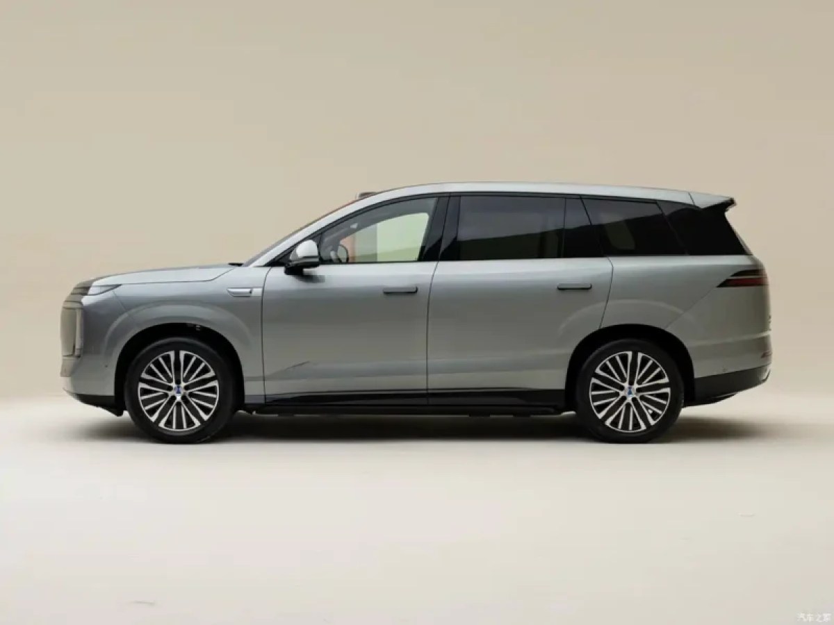New Denza N8L comes with 130 kWh battery and 960-km range