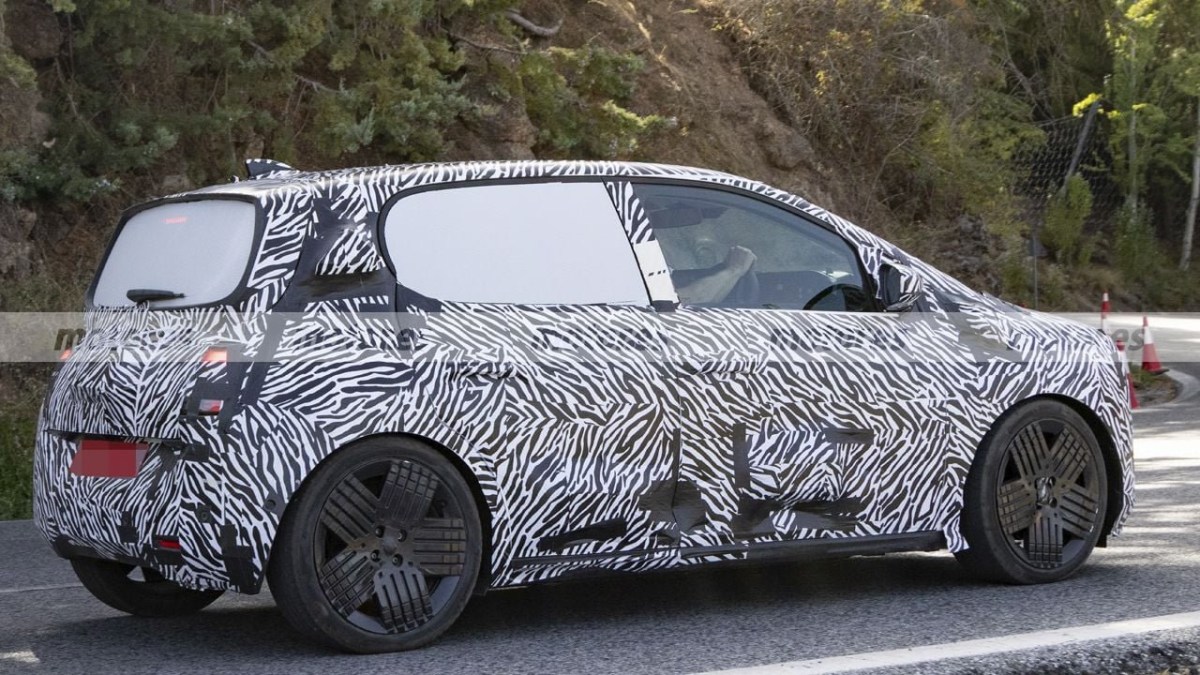 Here's our first look at Nissan's Renault Twingo in a full camo suit
