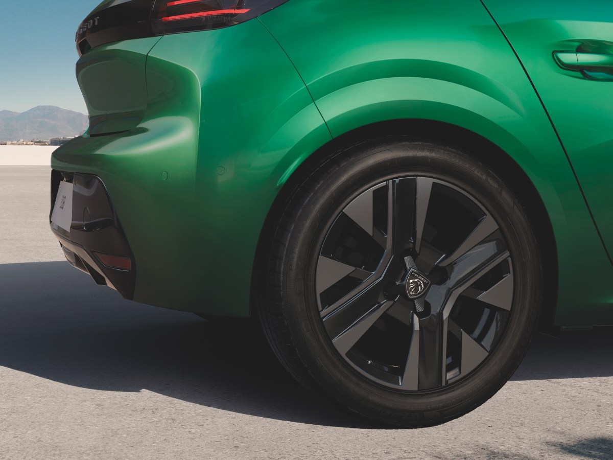 Peugeot 208 and 2008 ENVY edition get green paint, GT seats, and new prices