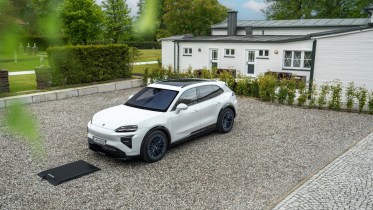 Porsche Cayenne Electric wireless charging