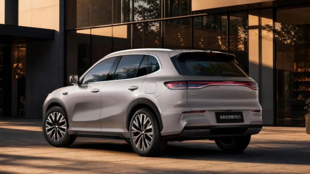 The rear-drive Geely EX5 breaks the cover
