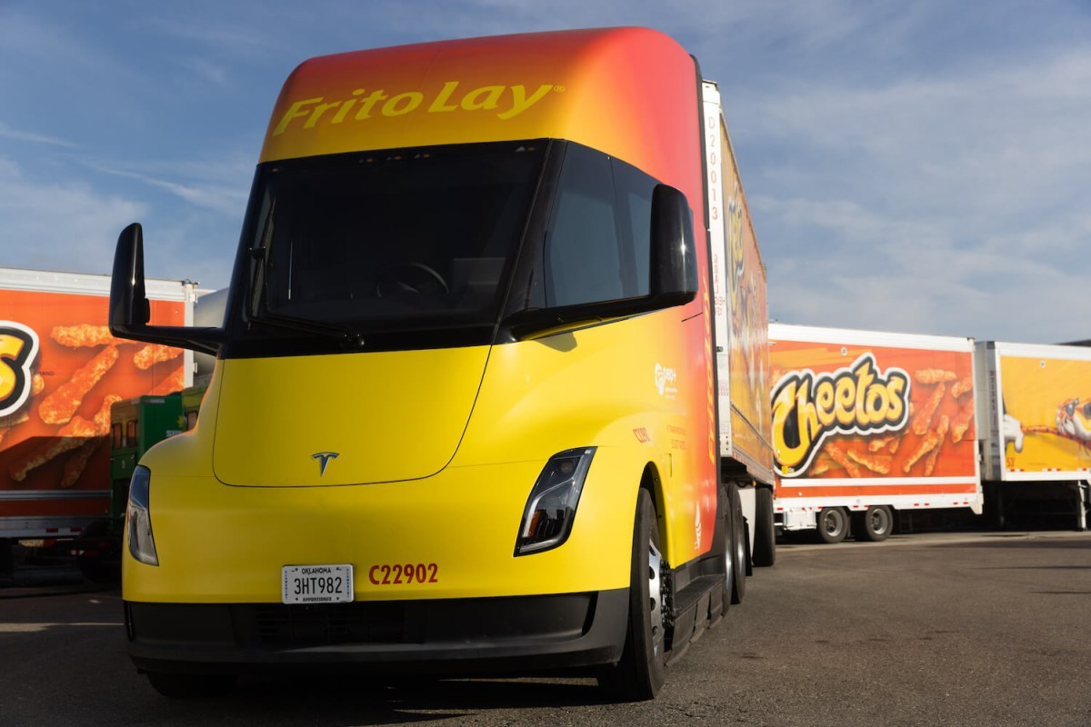 Tesla Semi finally leaves the sidelines and goes into production