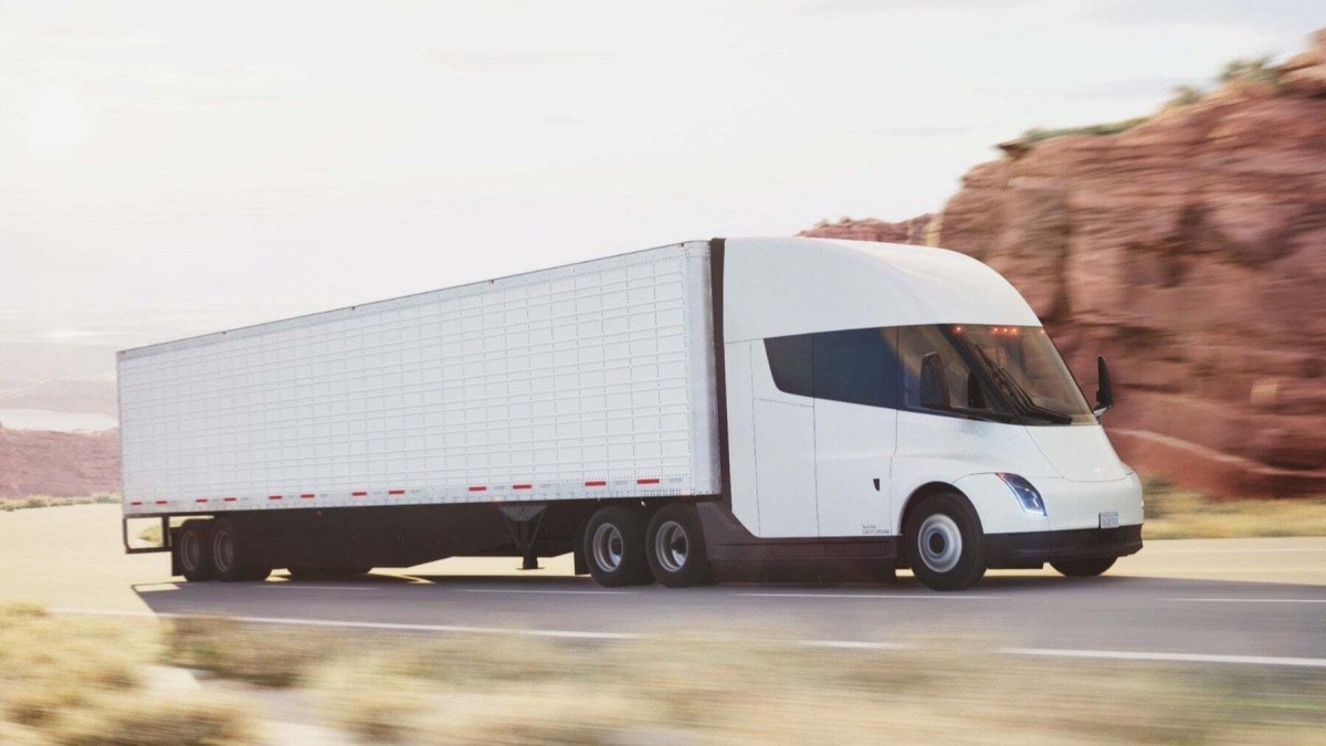 Tesla Semi finally leaves the sidelines and goes into production