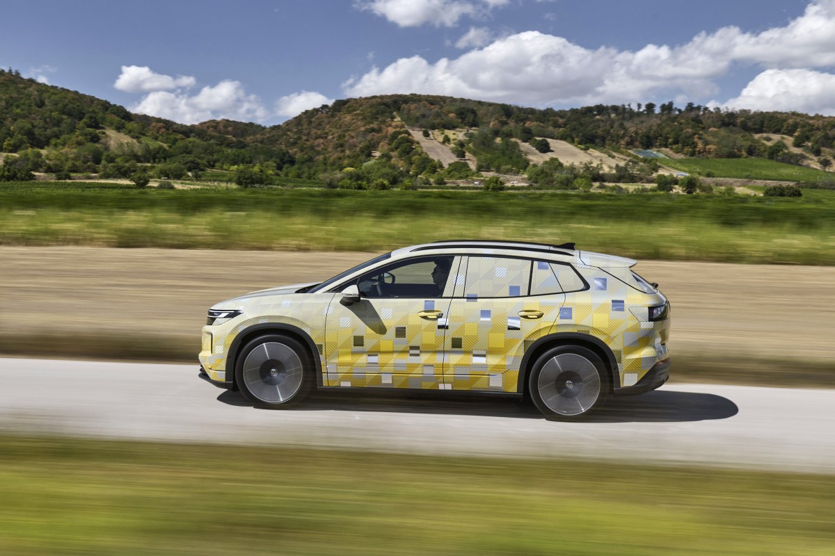 VW confirms ID. Tiguan is coming, shows it in testing