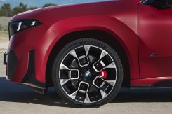BMW iX4